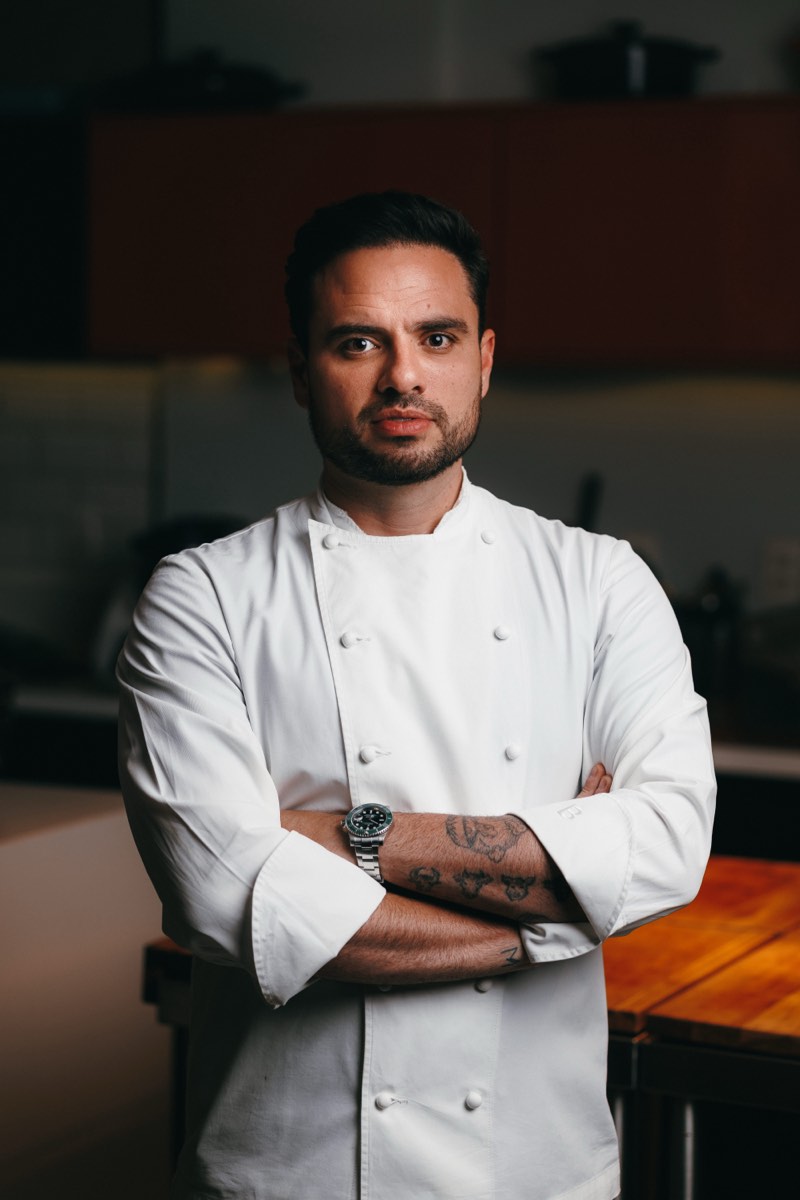 Paulo Tarso na cozinha do restaurante